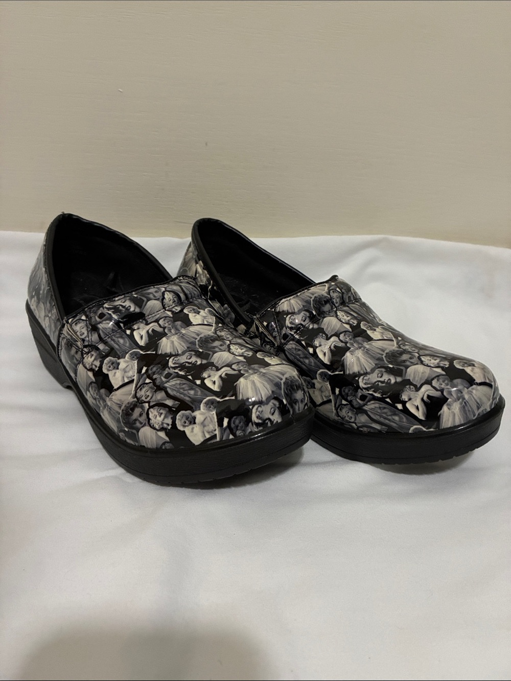 Marilyn Monroe by MediChic Clogs Size 6 Paparazzi Photos Pattern
